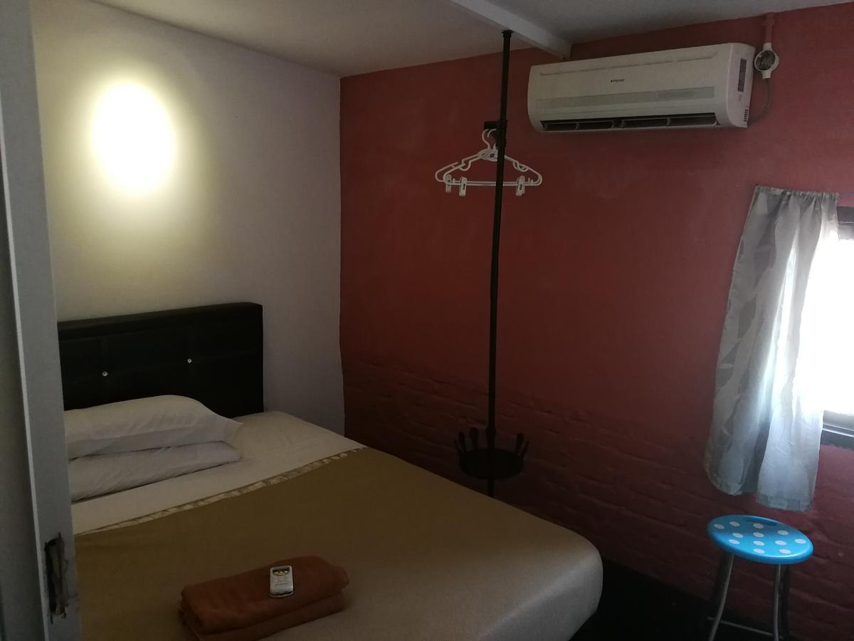 Monkey Motel Cafe Melaka Zewnętrze zdjęcie