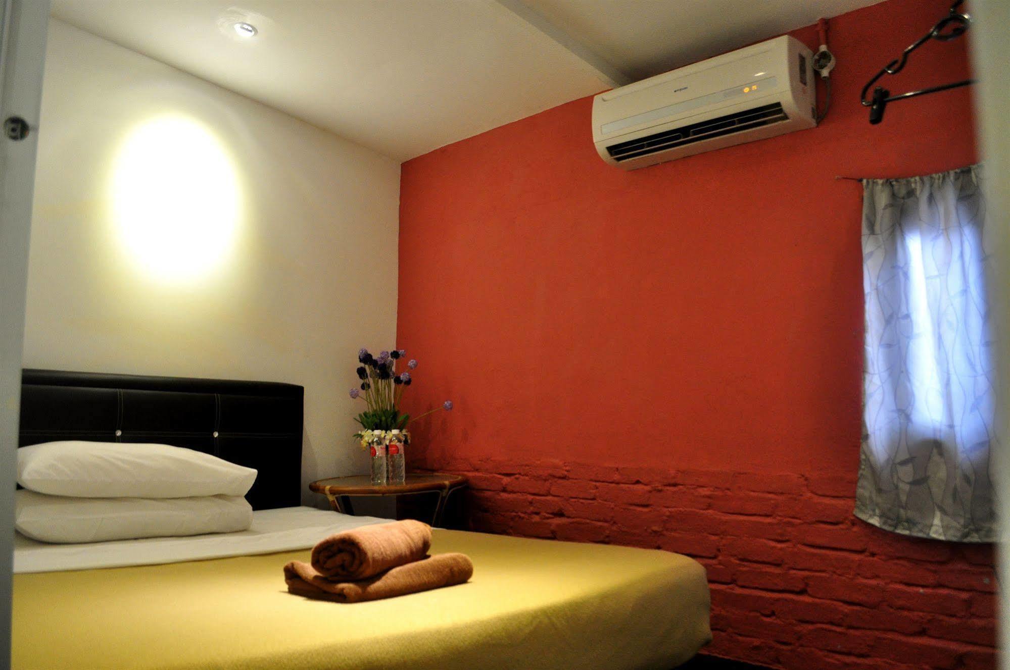 Monkey Motel Cafe Melaka Zewnętrze zdjęcie