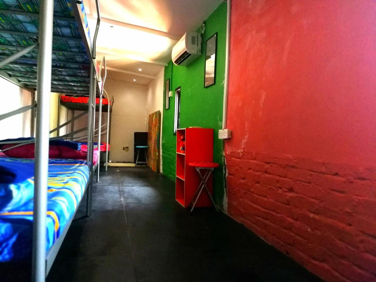 Monkey Motel Cafe Melaka Zewnętrze zdjęcie